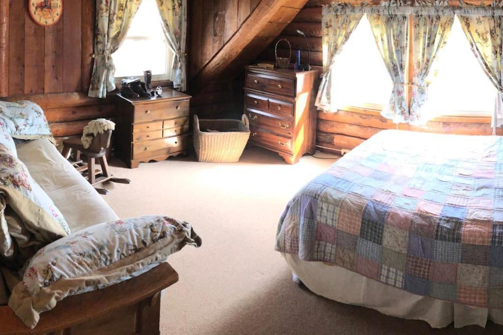 Acorn Resort A Unique Retreat Cabin, 13 Acres Land Bloomington Exteriör bild
