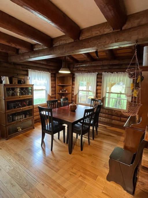 Acorn Resort A Unique Retreat Cabin, 13 Acres Land Bloomington Exteriör bild