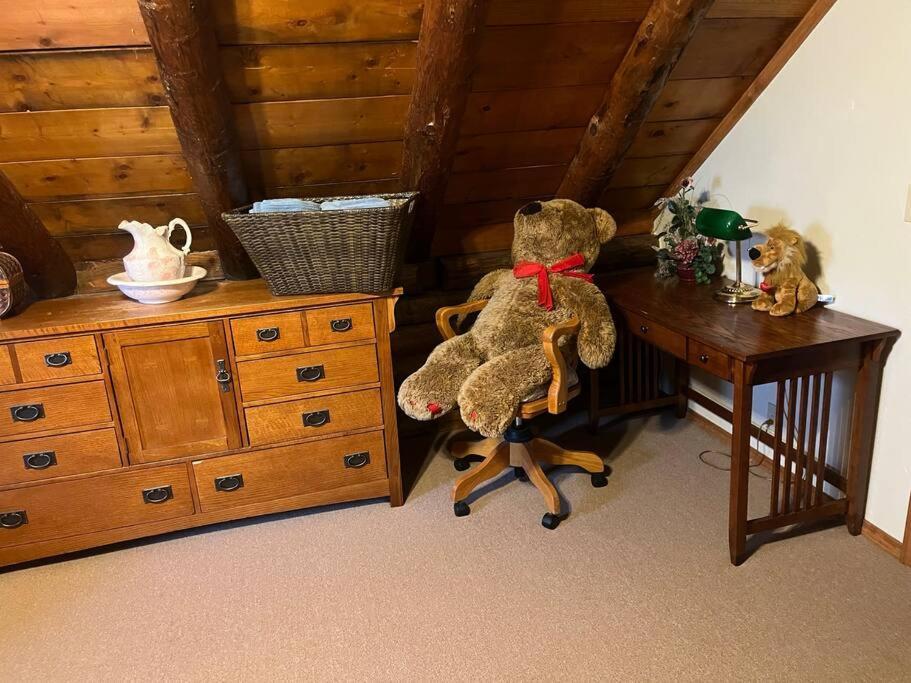 Acorn Resort A Unique Retreat Cabin, 13 Acres Land Bloomington Exteriör bild