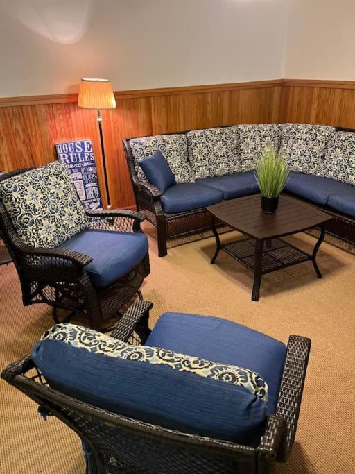 Acorn Resort A Unique Retreat Cabin, 13 Acres Land Bloomington Exteriör bild