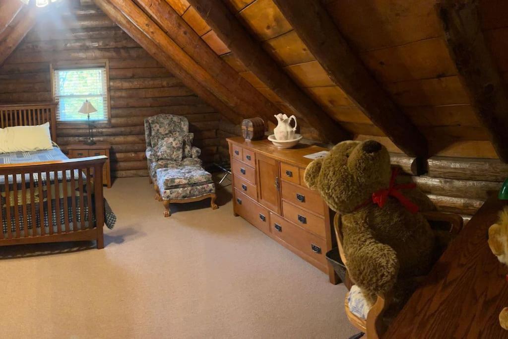 Acorn Resort A Unique Retreat Cabin, 13 Acres Land Bloomington Exteriör bild